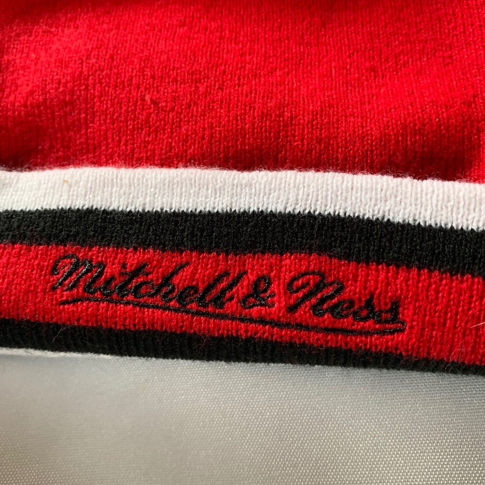๐HOST PICK๐ Chicago Bulls Knit Cap by Mitchell and Ness! - Picture 3 of 3